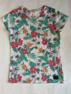 美品 kissmark キスマーク 花柄 プリントTシャツ L ボタニカルのサムネイル