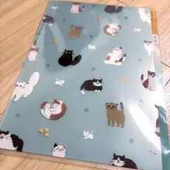 【匿名配送】新品♪猫柄 3ポケット A4 クリアフォルダ