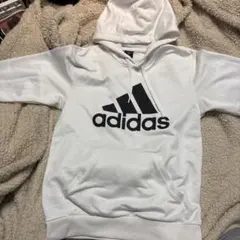 adidas白パーカー