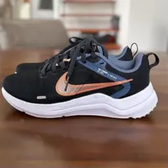専用商品！Nikeキッズスニーカー 、22.5㎝、靴底走りやすさ設計！ブラック