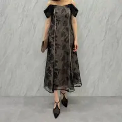 ＊美品＊LADYチュール刺繍オフショルダーワンピース
