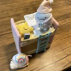 すみっコぐらしコレクション／2段ベッド　 にせつむり（キャンディ）、とかげ他