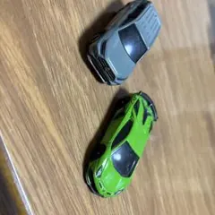ミニカーセット グレーSUVとグリーンスポーツカー