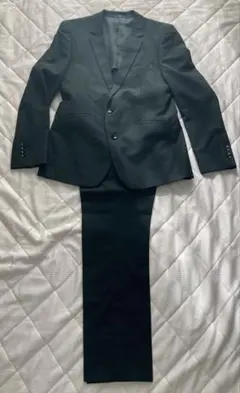 ストライプ柄　ブラックビジネススーツ