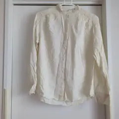 アイボリー　コットン　長袖シャツ　首元フリル