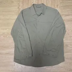 オリーブベージュ ボタン付き長袖シャツブルゾン