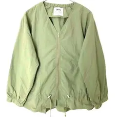 【ikka イッカ】ノーカラーブルゾン M カーキ 洗濯可 春秋