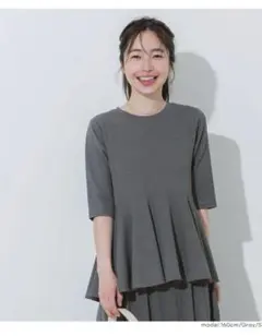 【新品タグ付き】coca ライトエンボスペプラムトップス グレー　Sサイズのサムネイル