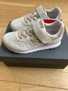 【新品未使用品】ニューバランス373 19㎝ライトベージュ　キッズ