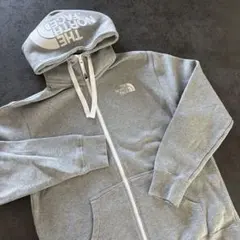 ノースフェイスパーカーグレイ