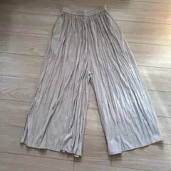 UNIQLO ベージュ プリーツデザイン ガウチョパンツ M