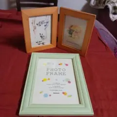 木製二つ折りフォトフレームと2Lサイズ写真立て