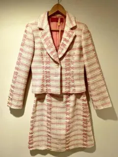 美品　シャルルジョルダンツイード 白ピンク スーツ 36のサムネイル