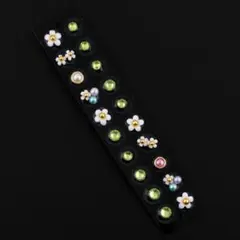 ★耳つぼジュエリー｜デイジー　花　グリーン｜ 癒しとオシャレで心と体を整える✨