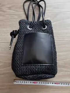 黒の編み込み巾着トートバッグ