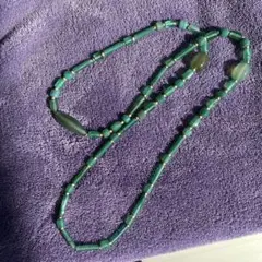 緑色の天然石ビーズネックレスメノウかガラスか可愛い　柔らかい光出る