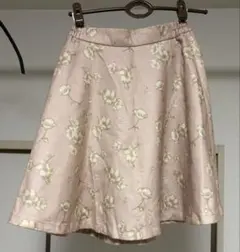 アースミュージック＆エコロジー　暗いピンク　ミニスカート　フレア　冬服　花柄