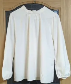 アイボリー 長袖ブラウス バックジッパー付き