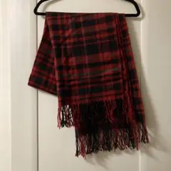 赤と黒のチェック柄マフラー