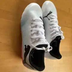 キッズ　22.5センチ　Puma サッカーシューズ ホワイト/ピンク