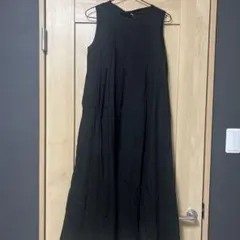 ミラー売りオーウェン　黒 ノースリーブ ロングワンピース