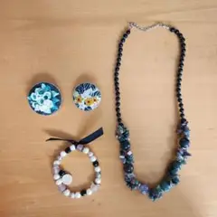 ネックレスとブレスレットとブローチのセット