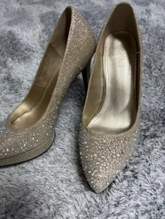 ビジュー付きゴールドハイヒールパンプス