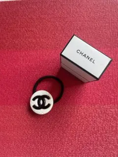 CHANEL ロゴ ヘアゴム ホワイト/ブラック　ノベルティ