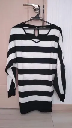 CECIL McBEE ストライプ Vネック ニット Mサイズ