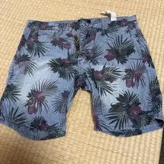 Bershka ショートパンツ ボタニカル柄のサムネイル