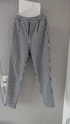 GU　チェック柄スリムフィットカジュアルパンツ　ジーユー　S　М