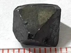 八面体磁鉄鉱 11－12・1g程度（パキスタン産鉱物標本）