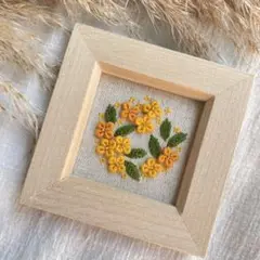 リース金木犀　刺繍フレーム　秋　インテリア　置物　手刺繍　キンモクセイ