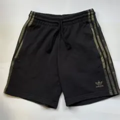 adidas ブラック 迷彩柄ライン ショートパンツ