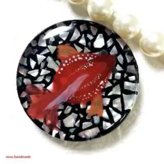 螺鈿細工風金魚(手描き) レジンヘアゴム ブローチ ペンダント ポニー