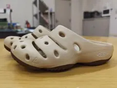 新品同様☆KEEN YOGUI ヨギ サンダル 25cm ベージュ キーンのサムネイル