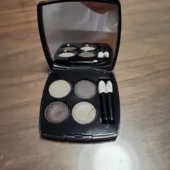 CHANEL LES 4 OMBRES 322 ブラーリー グレイ LES 4 OMBRES Multi-effect quadra eyeshadow 322 - Blurry grey | CHANEL