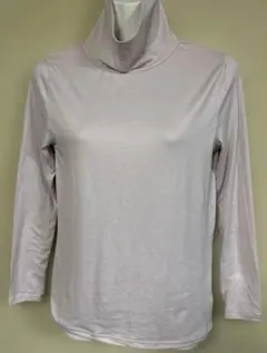 薄いピンク タートルネック 長袖トップス