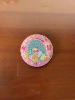 【サンリオ】タキシードサム刺繍缶バッジ