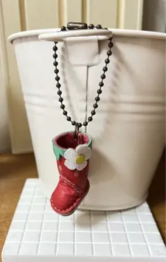 週末SALE ミニチュアブーツ いちごチャーム