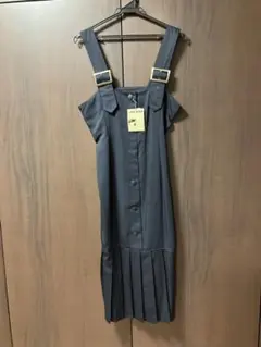 ジャンバースカート　肩ベルト調節可能