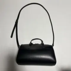 黒のミニボストンバッグ