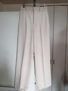 ユニクロ　タックパンツ