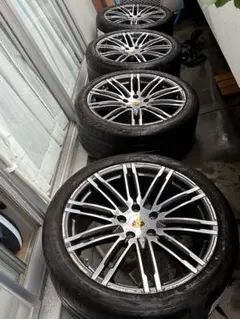 ポルシェ ターボ 21インチ アルミホイール 295/35R21のサムネイル