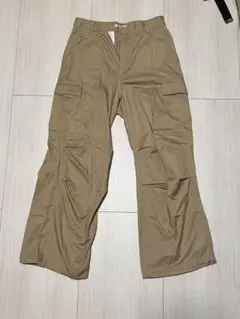 ベージュカーゴパンツ