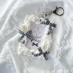 B8 ホイップデコ硬質トレカケース　うねうね♡ホワイトリボンチェックキーホルダー