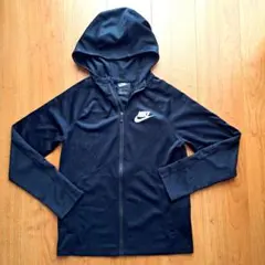 NIKE　ナイキ　ジップアップパーカー　ジャージ素材　黒　キッズLサイズ155㎝