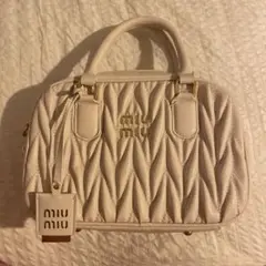 miu miu ホワイト キルティング ハンドバッグ