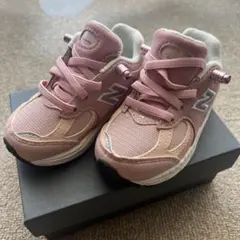 New Balance ピンク ベビーシューズ