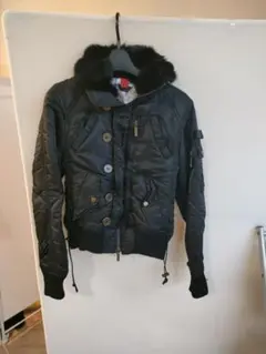 ファー付き黒ジャケット